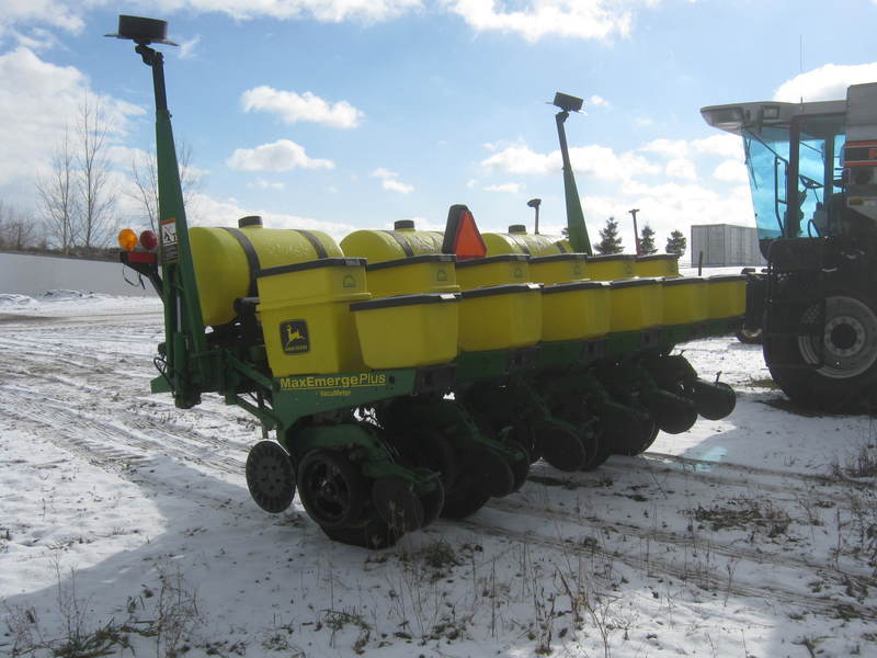 Planting Equipment  John Deere 1750 Planter   Photo